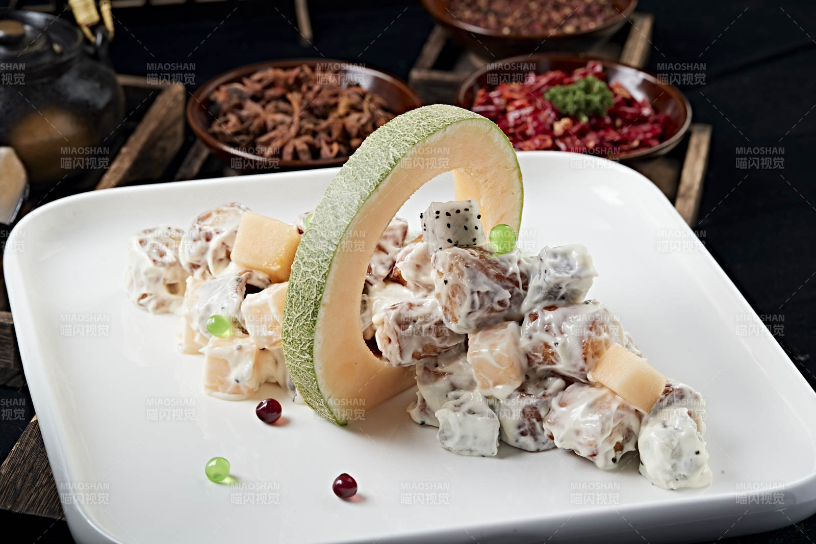 沙拉酱拌哈密瓜牛肉粒