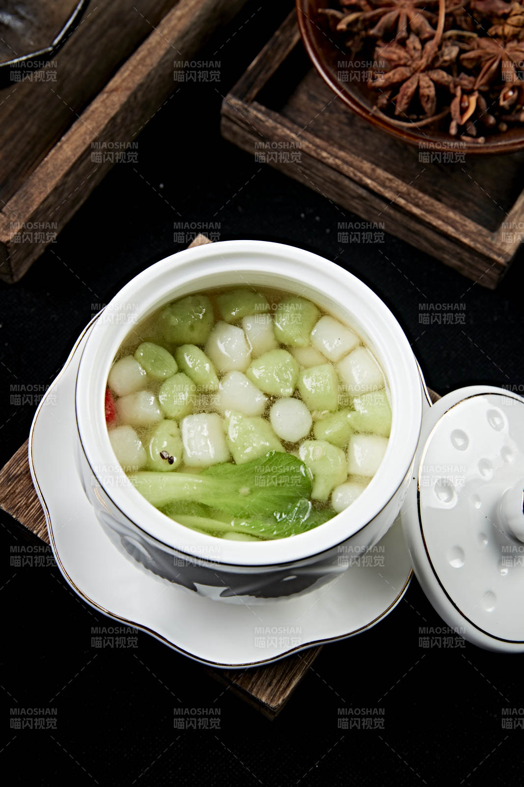 鲜汤炖草鱼肉丸