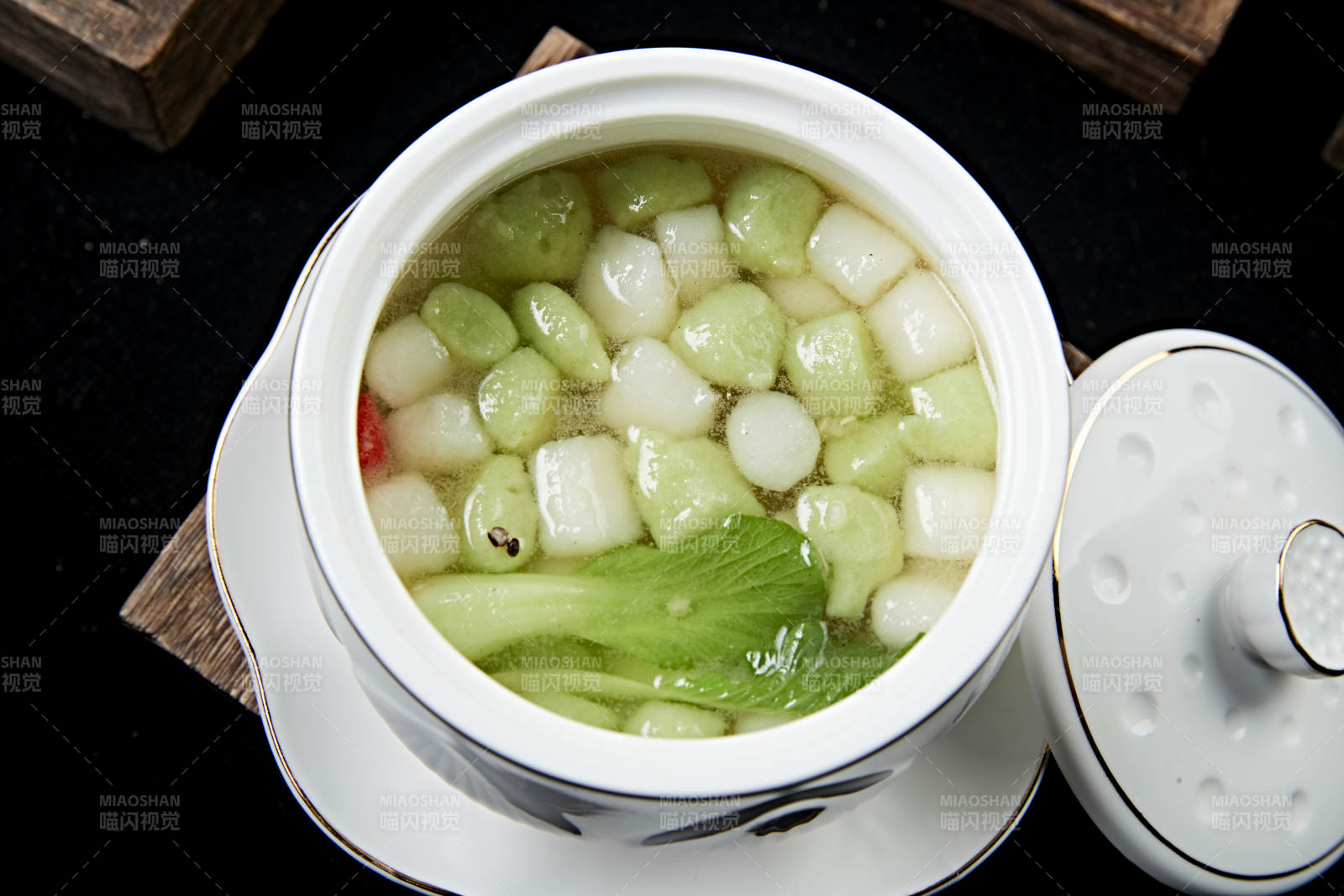 鮮湯燉草魚肉丸