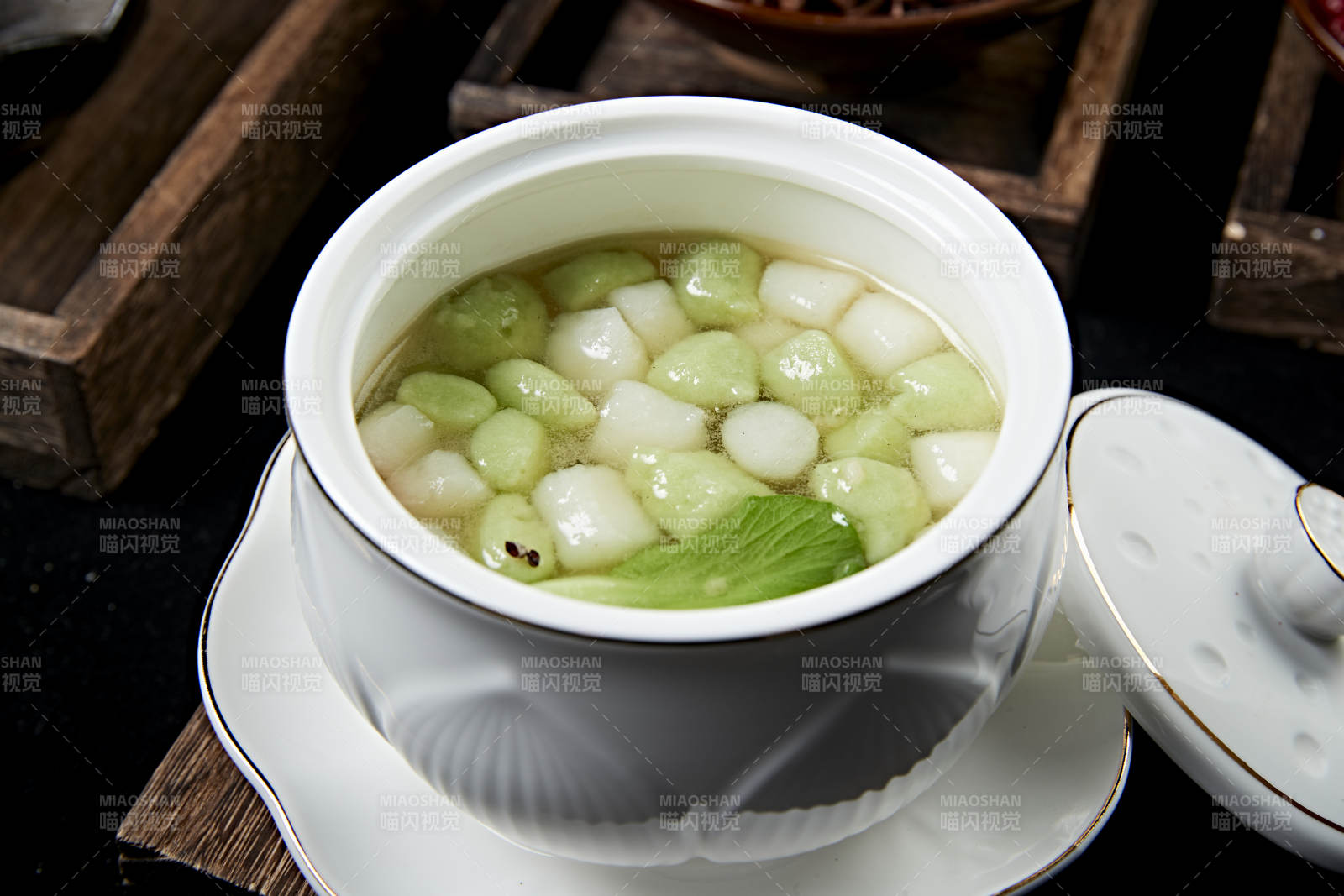 鲜汤炖草鱼肉丸