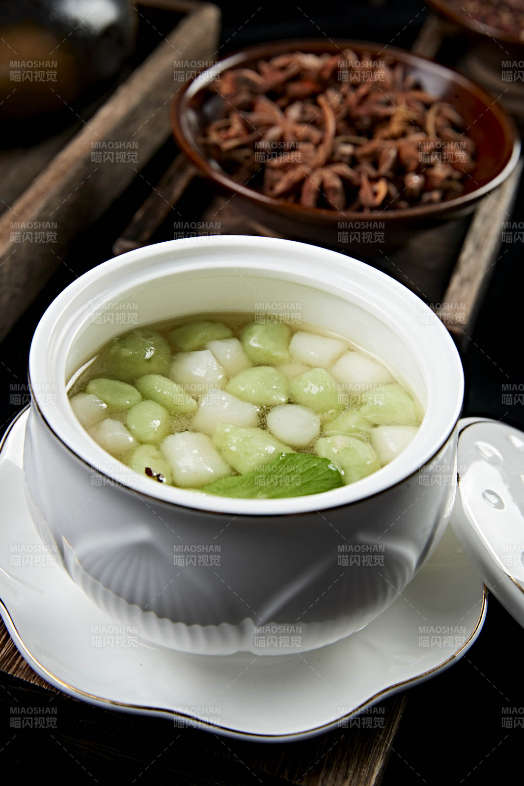 鮮湯燉草魚肉丸