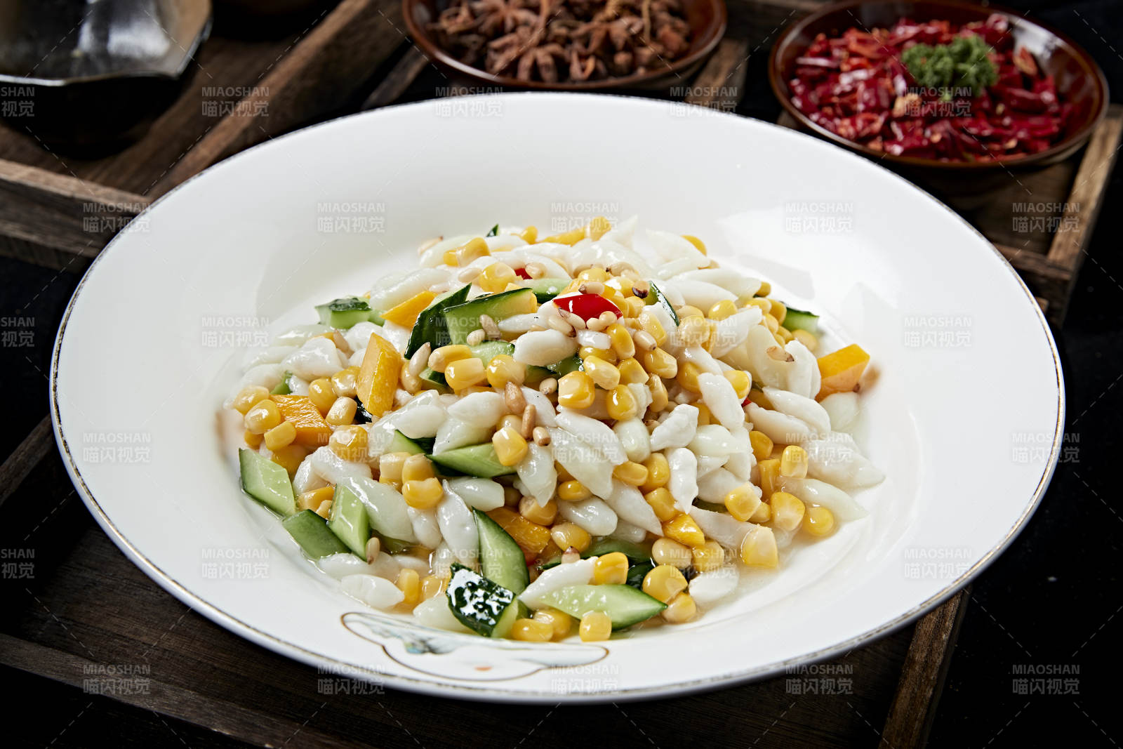 松仁玉米炒魚粒