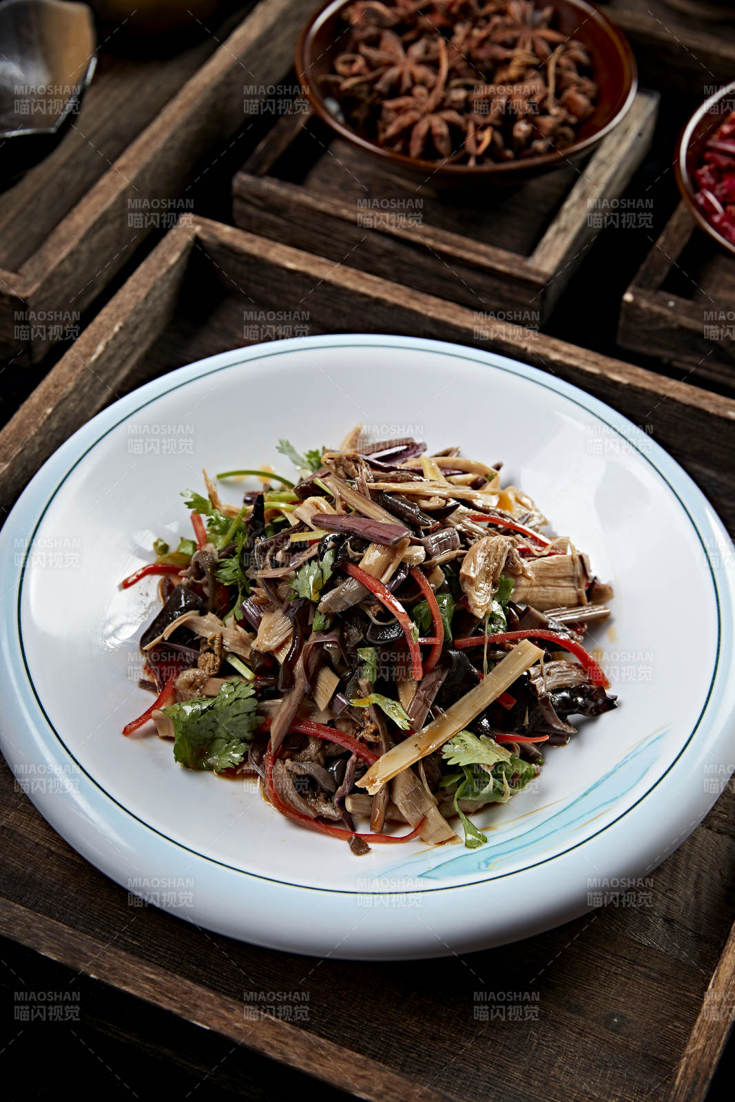 涼拌木耳黃花菜香菜彩椒絲