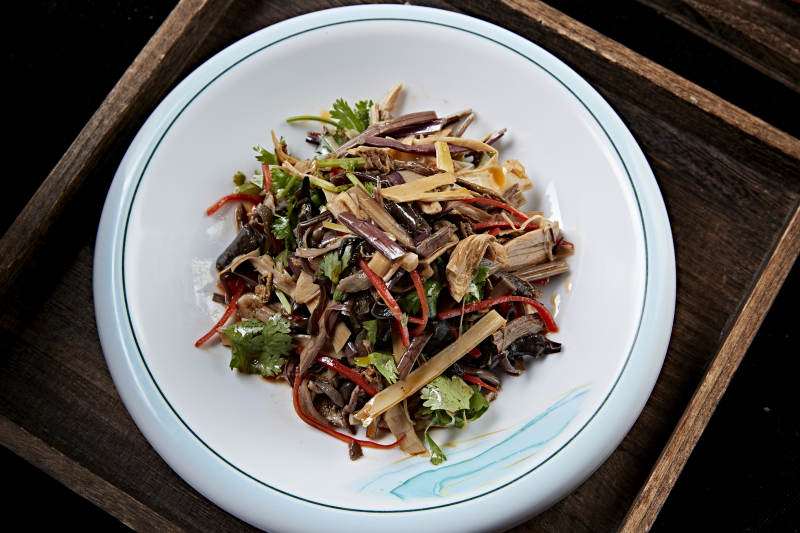 凉拌木耳黄花菜香菜彩椒丝