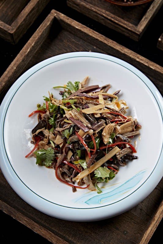 凉拌木耳黄花菜香菜彩椒丝