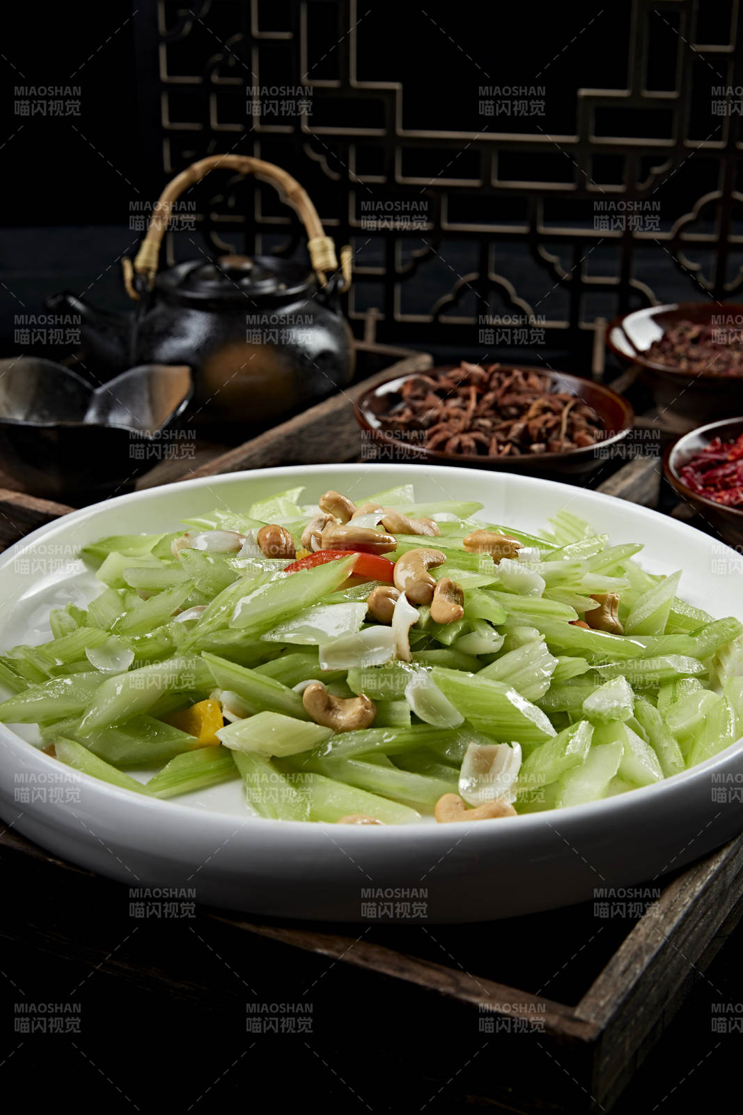 腰果百合烩西芹