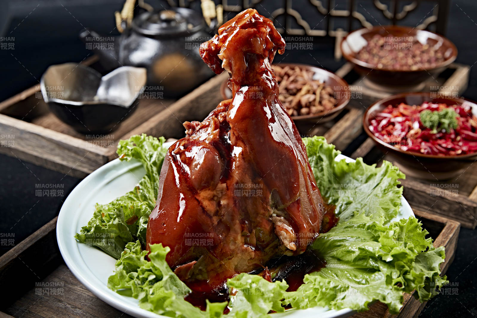 婚宴菜浇汁红焖肘子