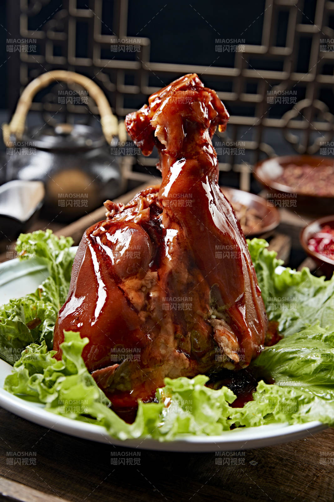 婚宴菜浇汁红焖肘子