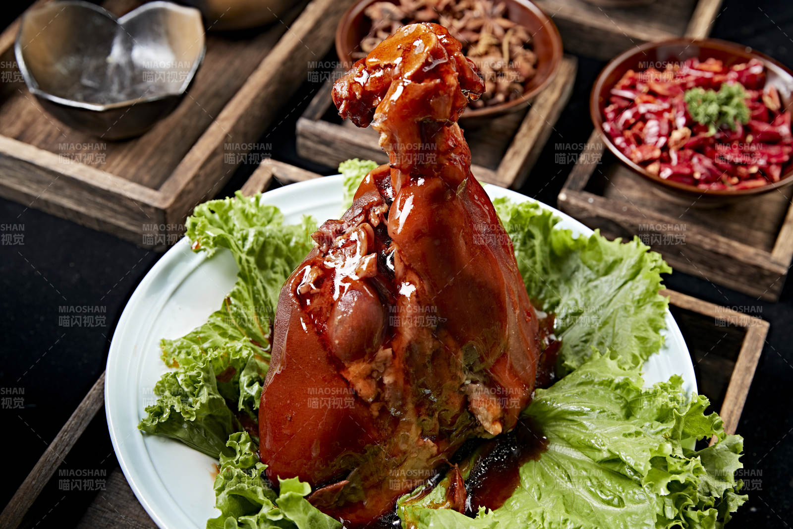 婚宴菜澆汁紅燜肘子