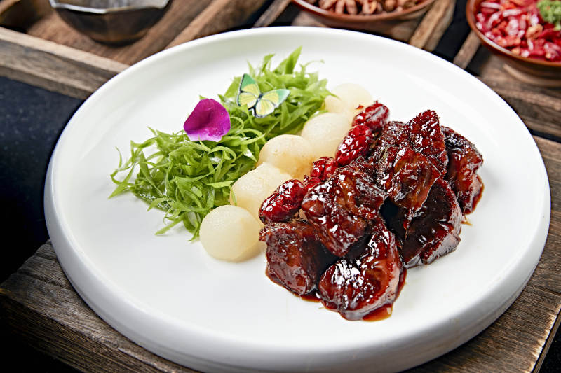 红枣荔枝配红烧和牛粒