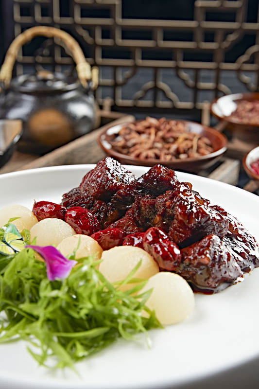 红枣荔枝配红烧和牛粒