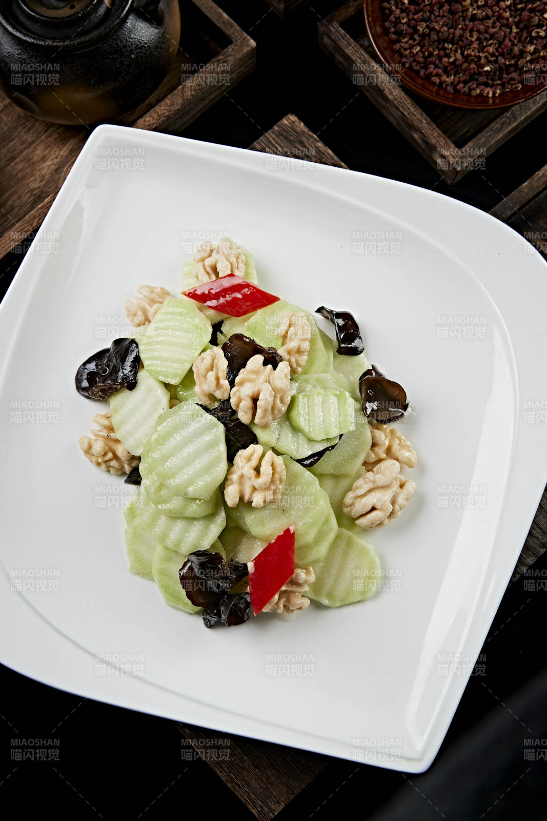 彩椒木耳蘆筍炒鮮核桃仁