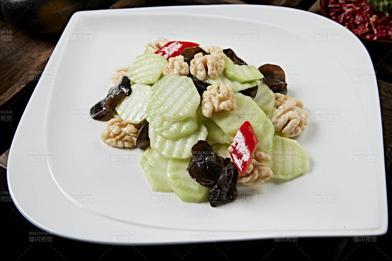 彩椒木耳蘆筍炒鮮核桃仁