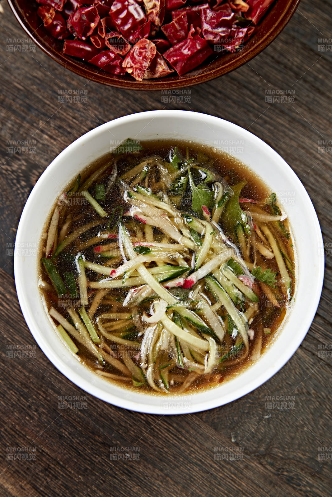 酸湯黃瓜水蘿卜絲蘸水