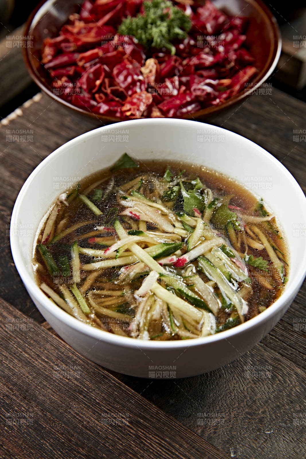 酸湯黃瓜水蘿卜絲蘸水