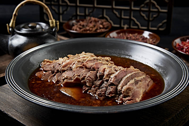 紅油燉煮牛五花肉