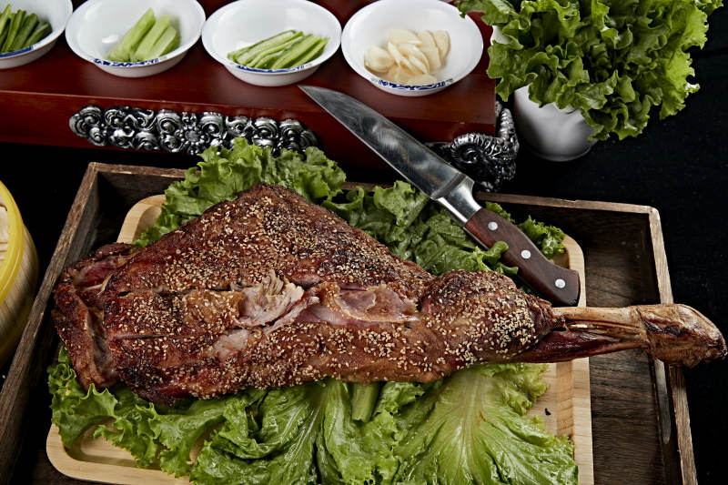 香酥炭烤羊腿