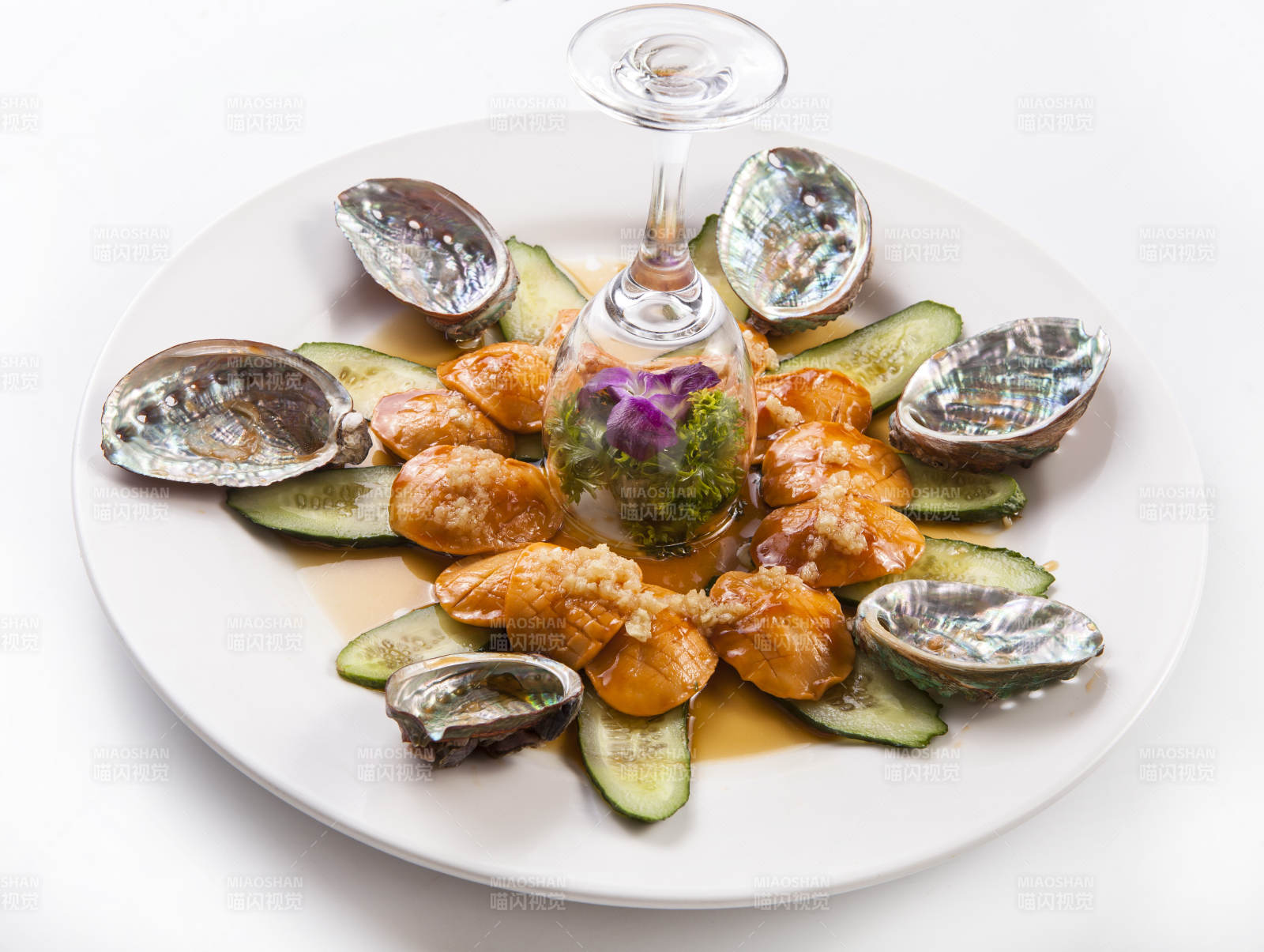 蒜香雞汁濃湯頓鮮鮑魚