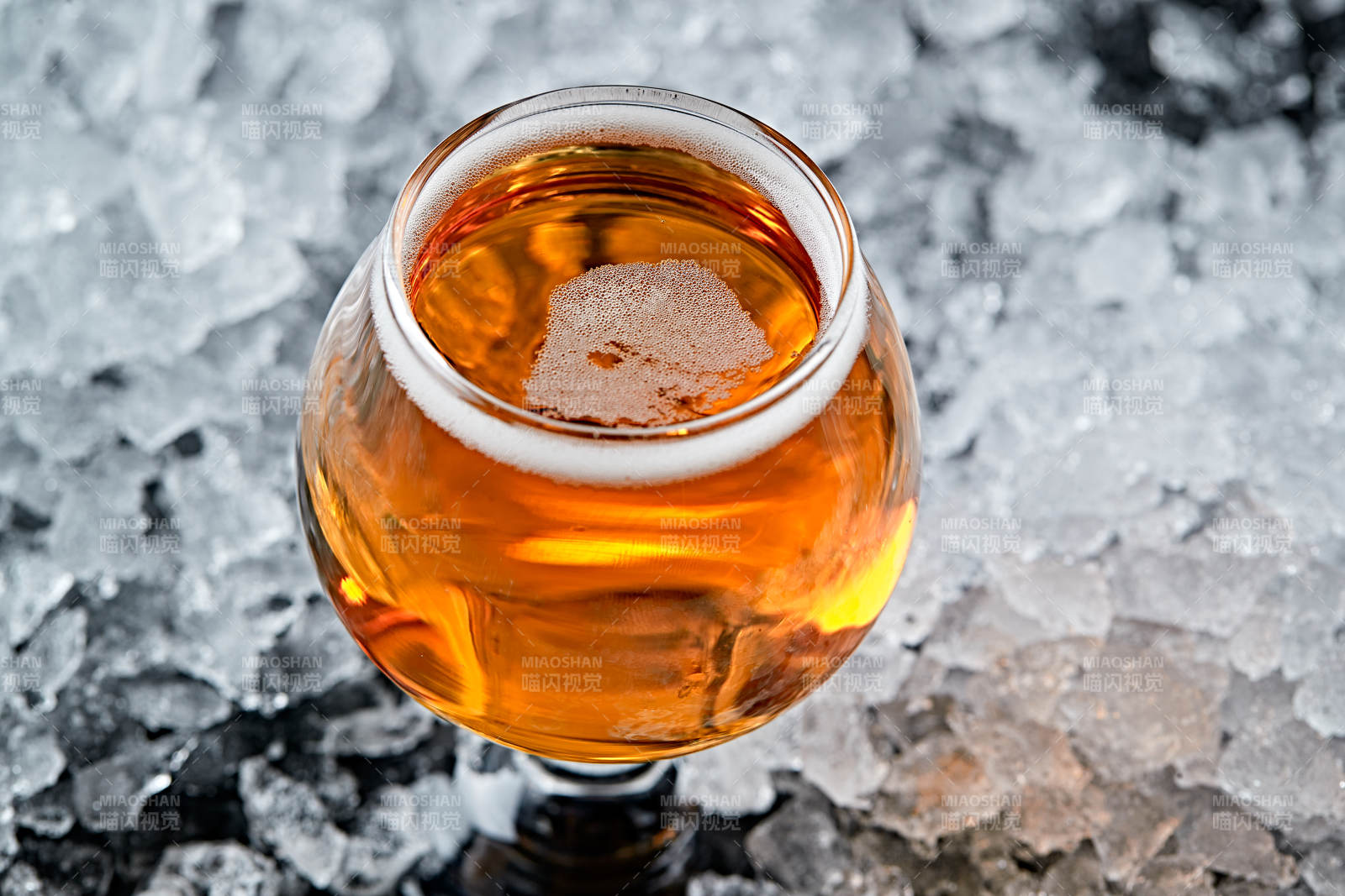 夏日里的冰鎮精釀啤酒