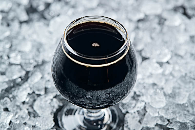 夏日里的冰鎮精釀啤酒