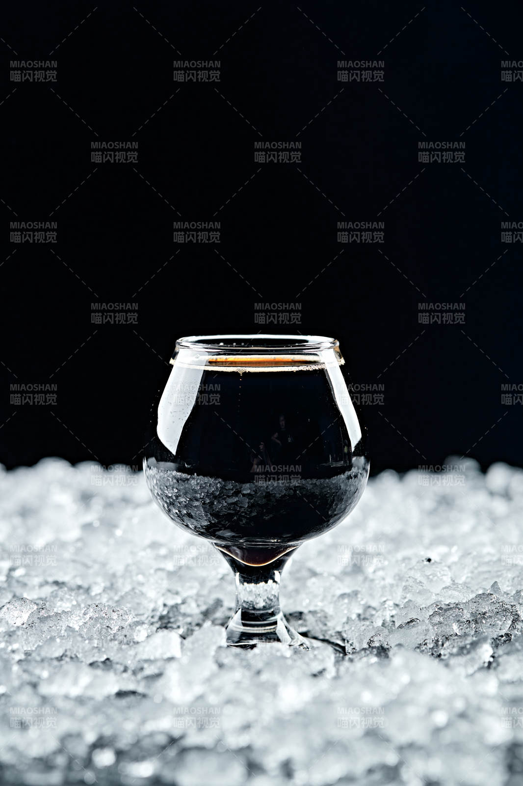 夏日里的冰鎮(zhèn)精釀啤酒