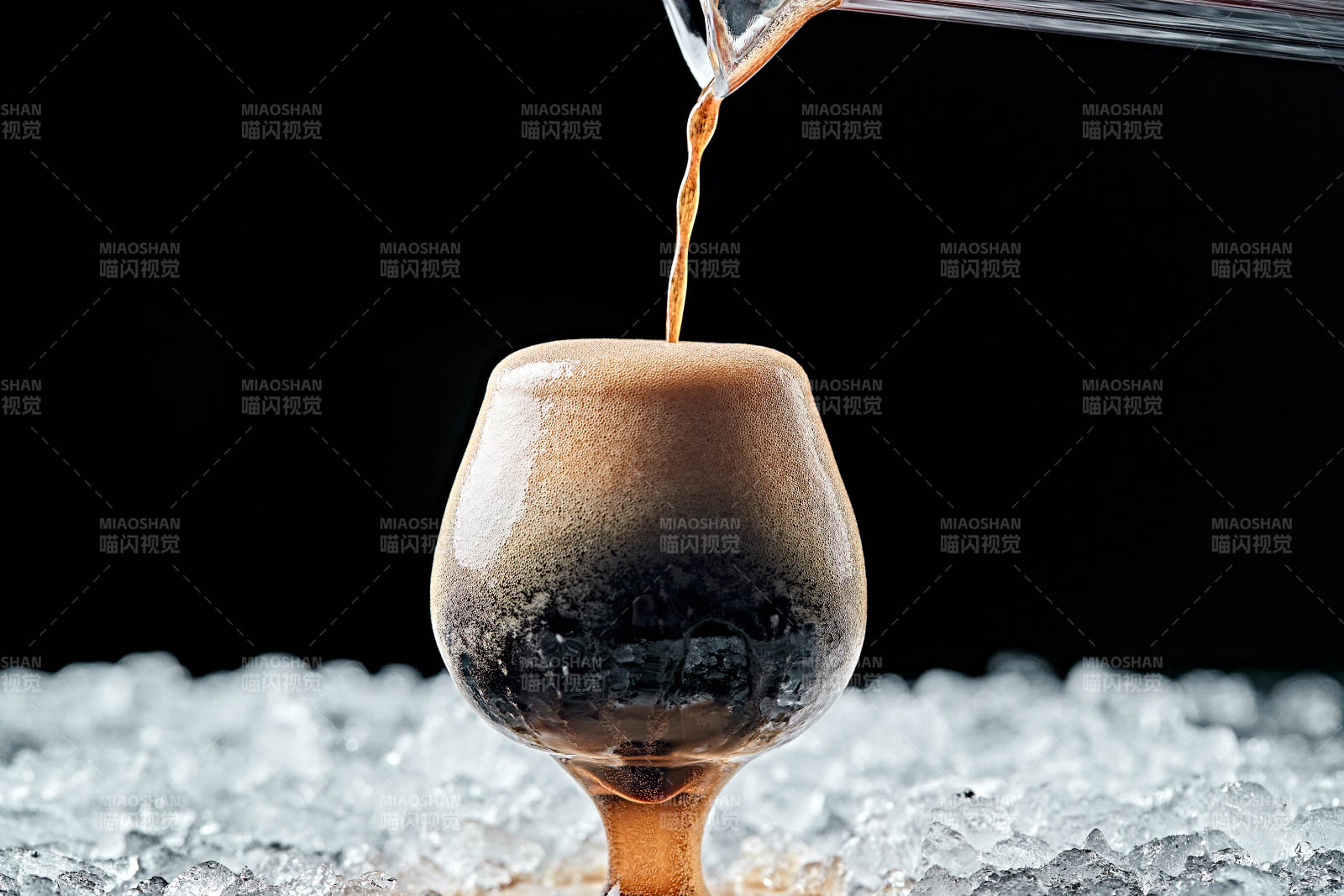 夏日里的冰鎮精釀啤酒