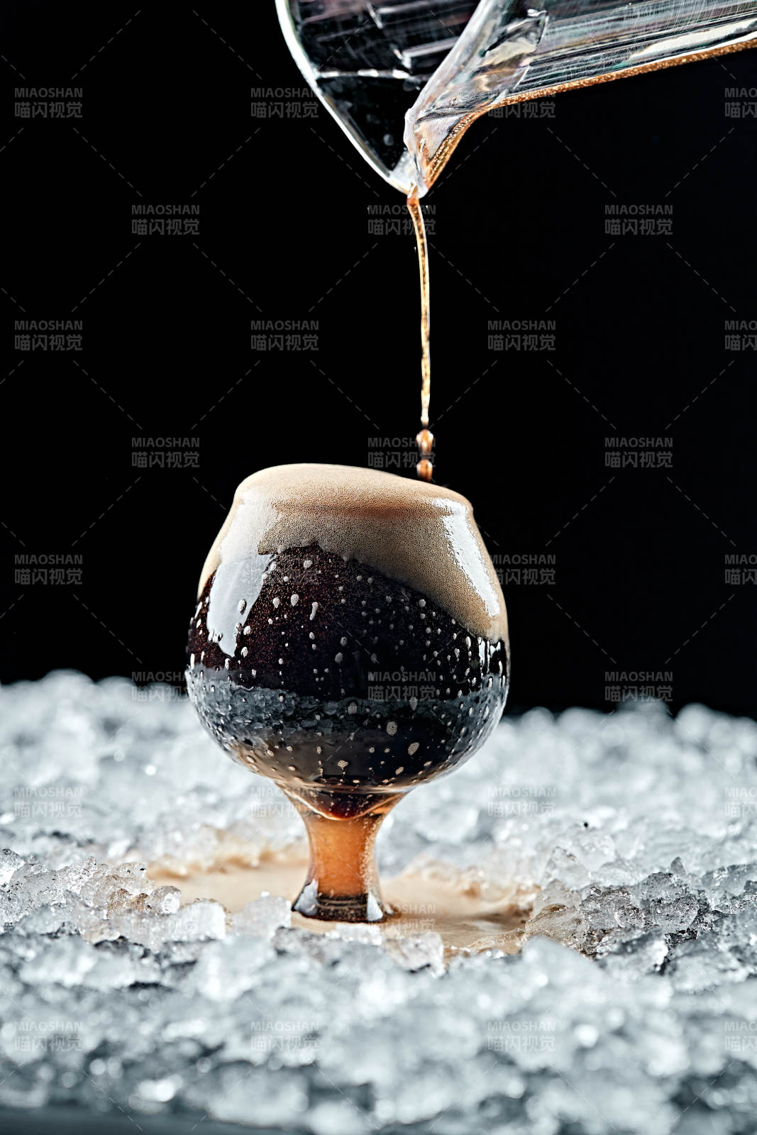 夏日里的冰鎮精釀啤酒