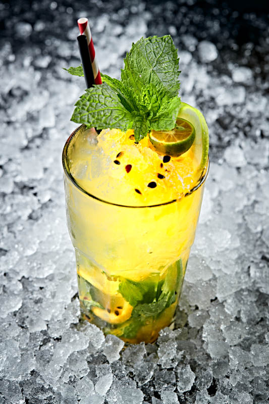 调制含酒精类饮品冰爽薄荷百香果伏特加