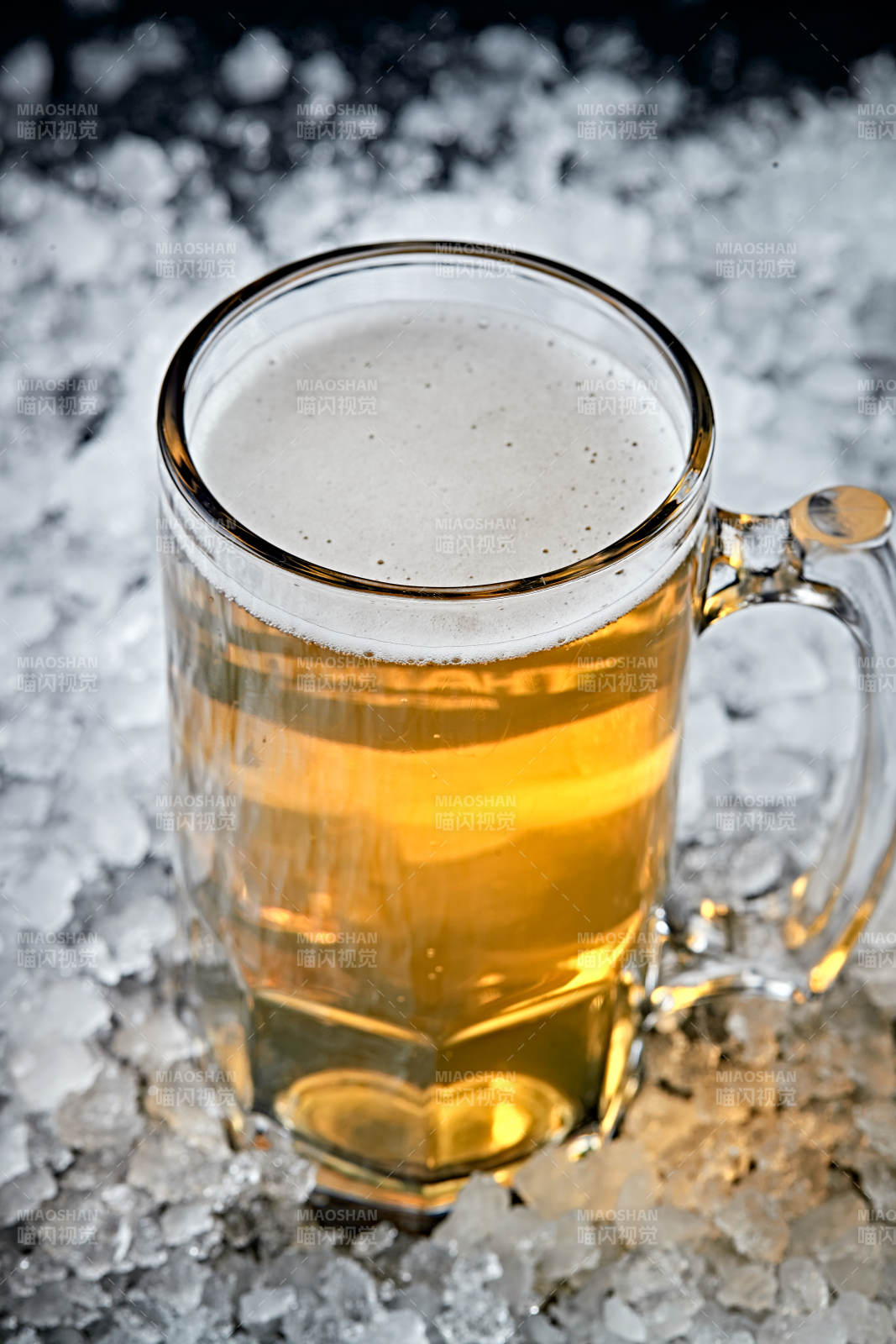 夏日里的冰鎮精釀啤酒
