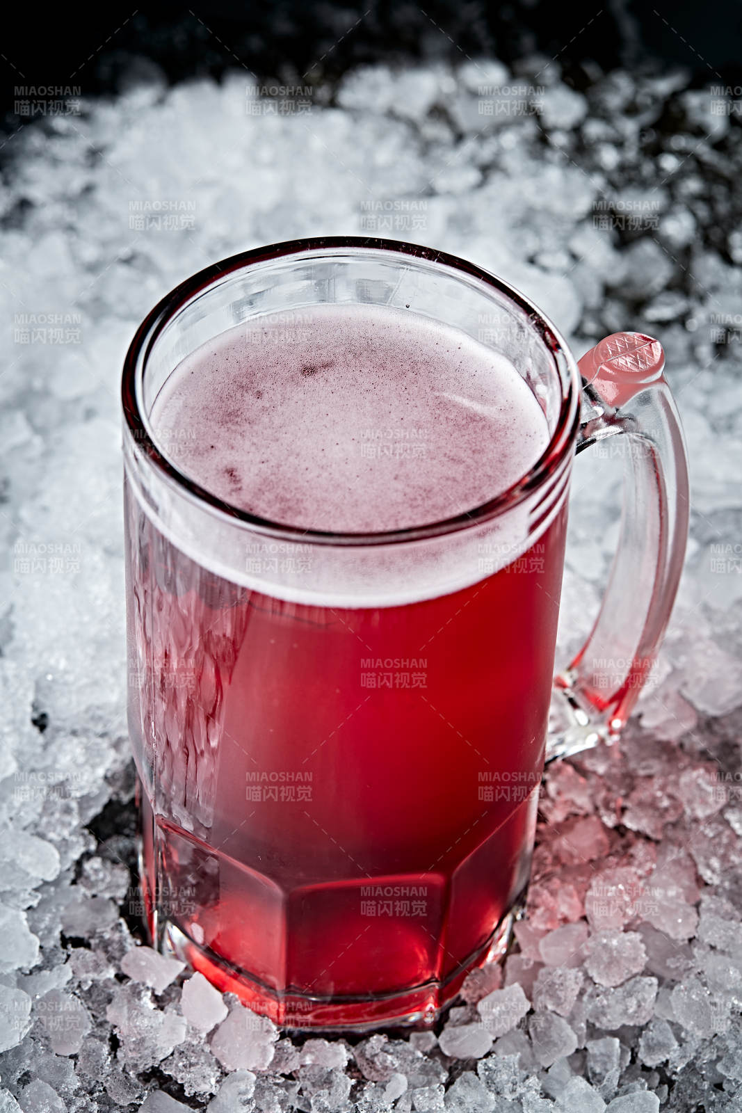 夏日里的冰鎮精釀啤酒