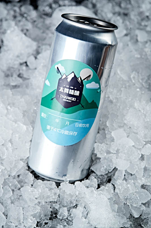 夏日里的冰鎮精釀啤酒