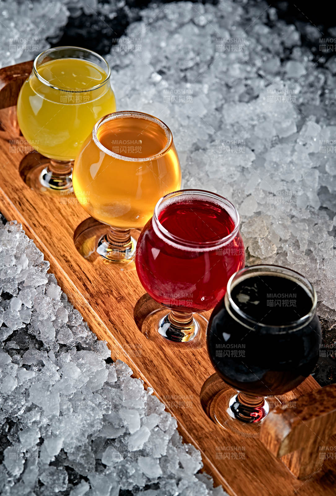 夏日里的冰鎮(zhèn)精釀啤酒