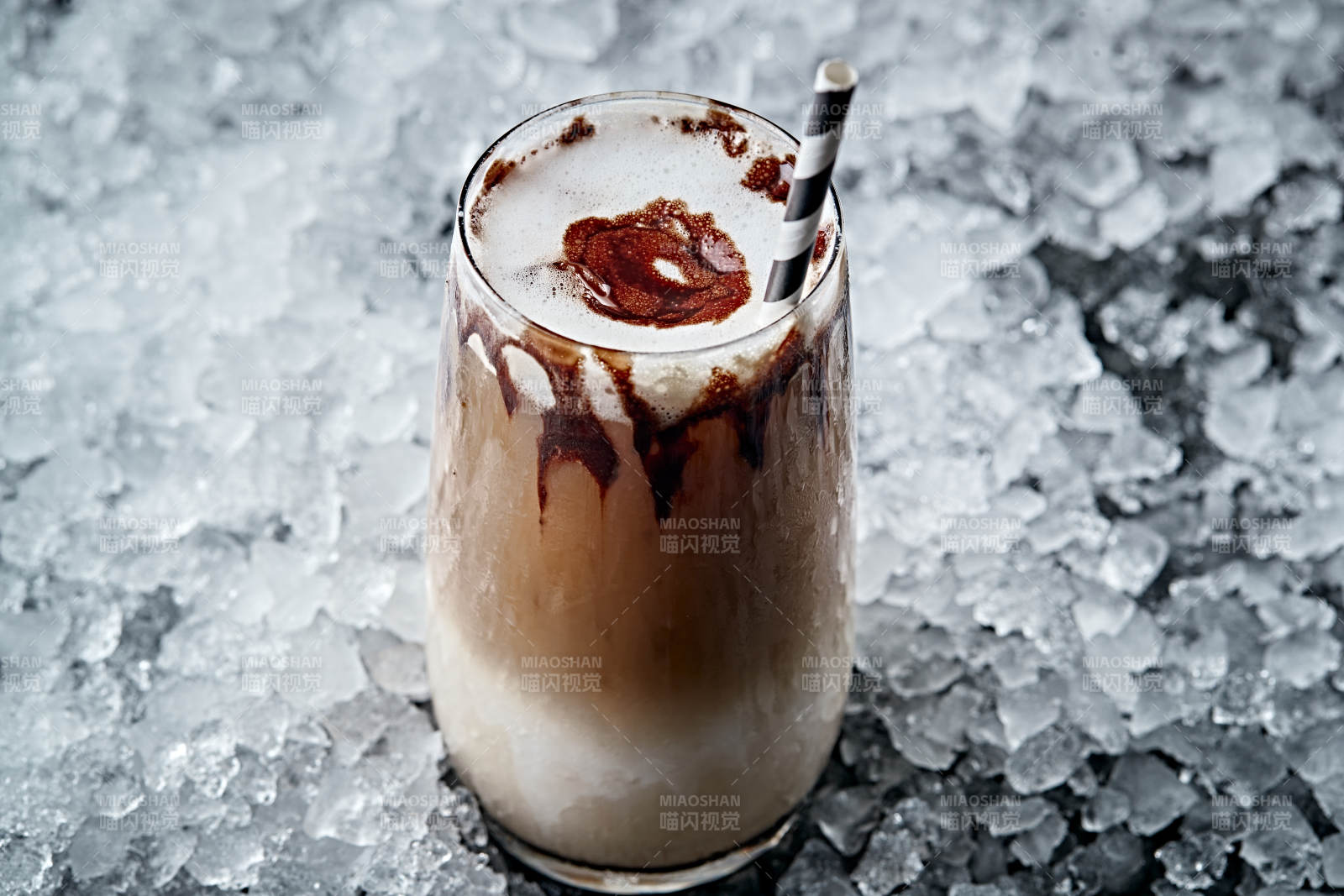 美式雪顶奶油冰咖啡