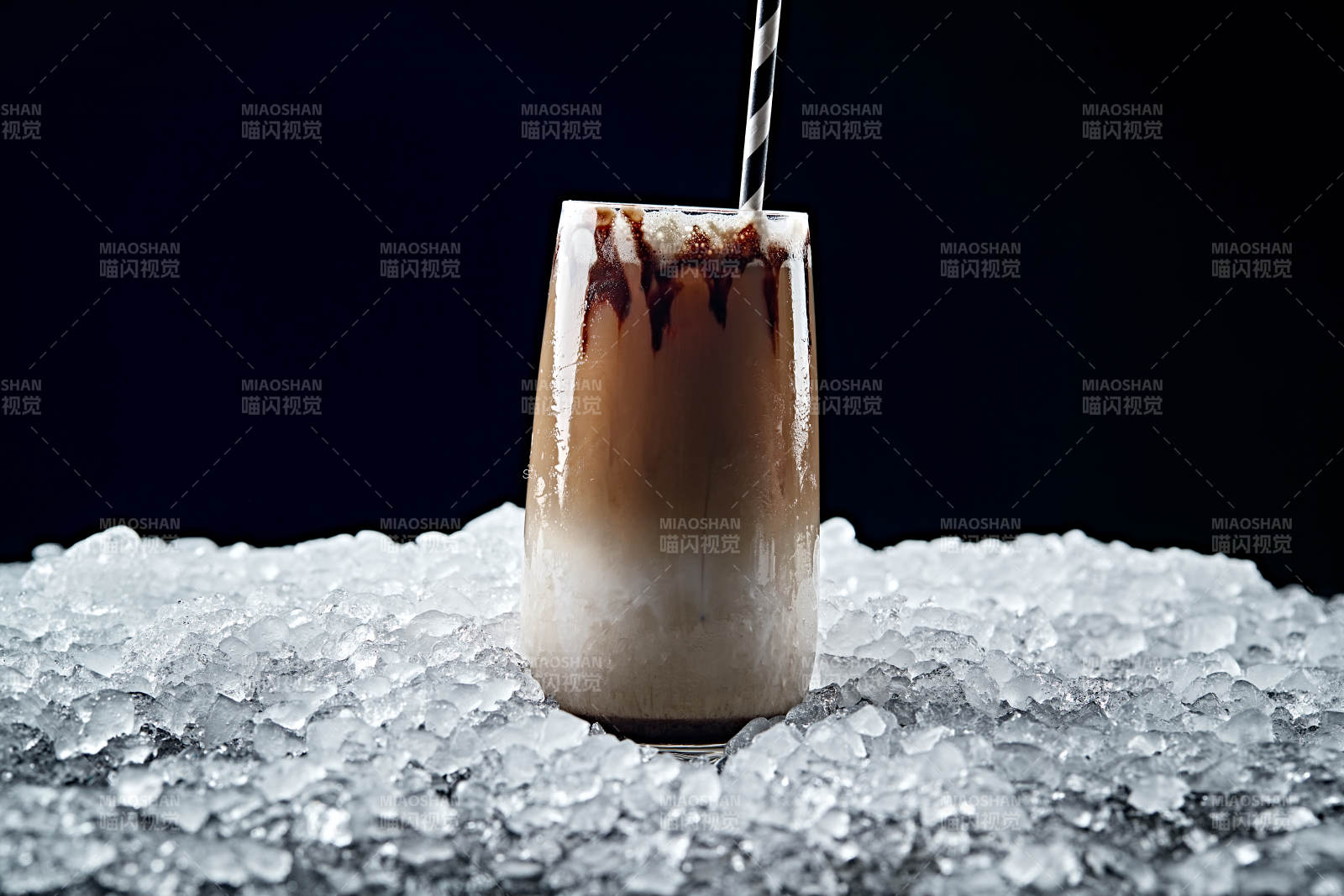 美式雪顶奶油冰咖啡