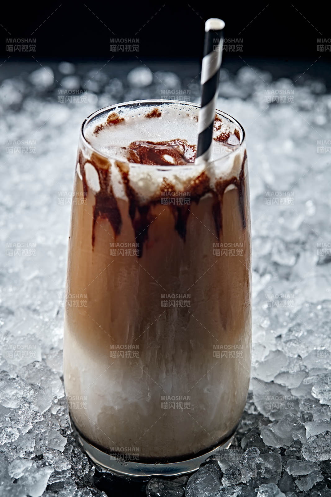 美式雪顶奶油冰咖啡