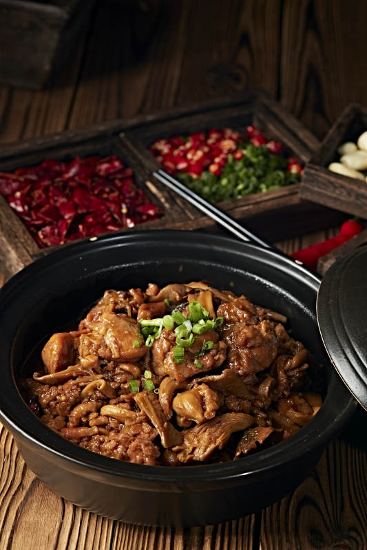 砂锅松蘑烧鸡块