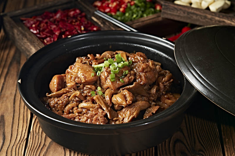 砂锅松蘑烧鸡块