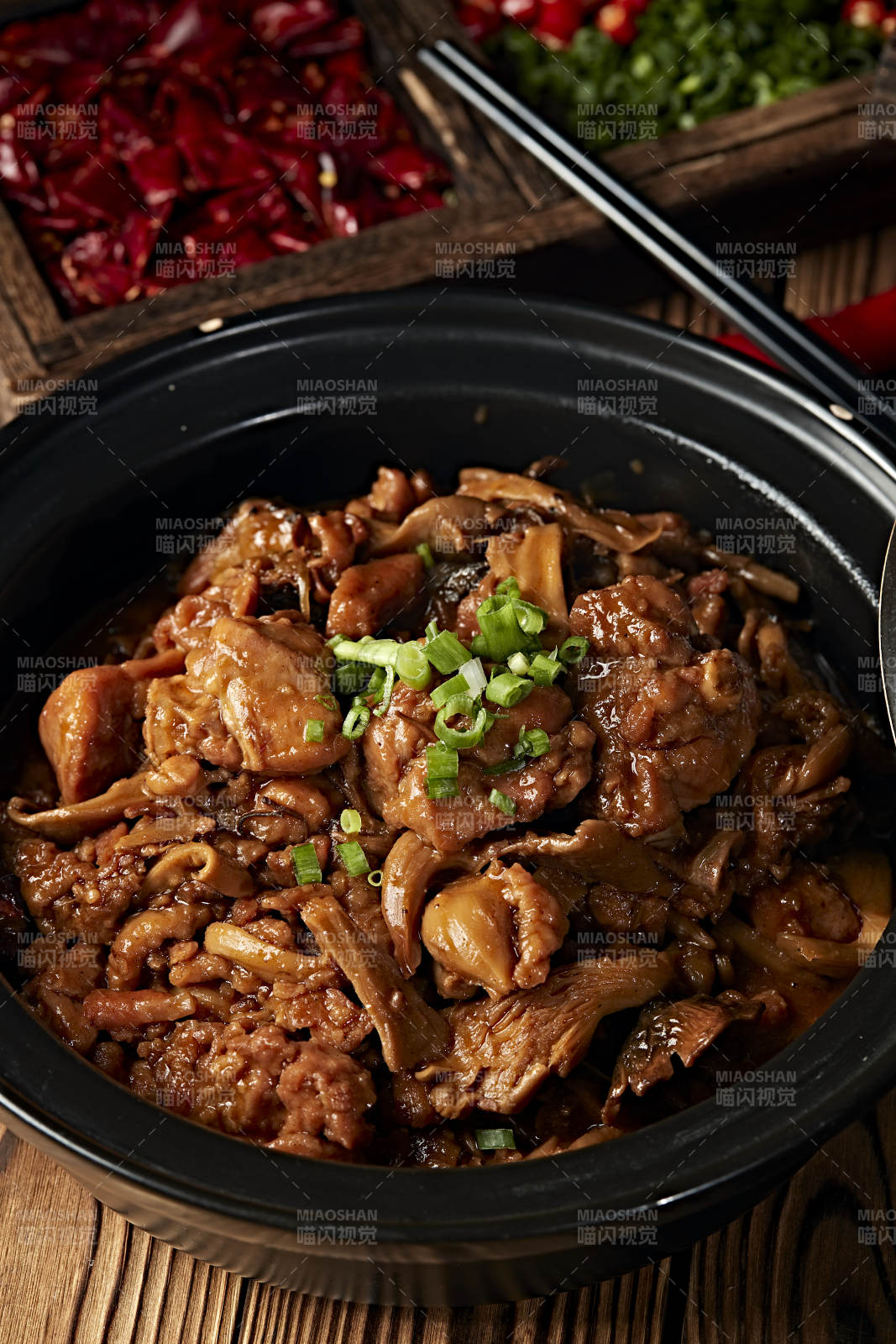 砂鍋松蘑燒雞塊