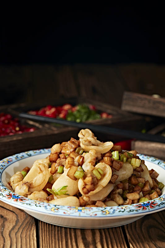 西芹杏鲍菇粒酱爆墨鱼