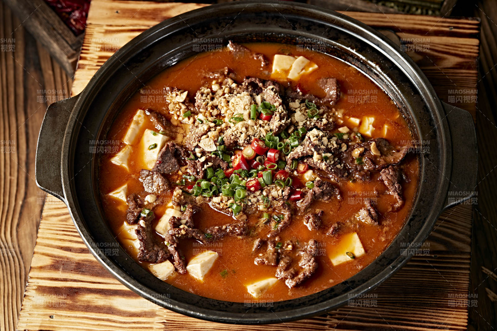 砂鍋水煮牛肉內酯豆腐