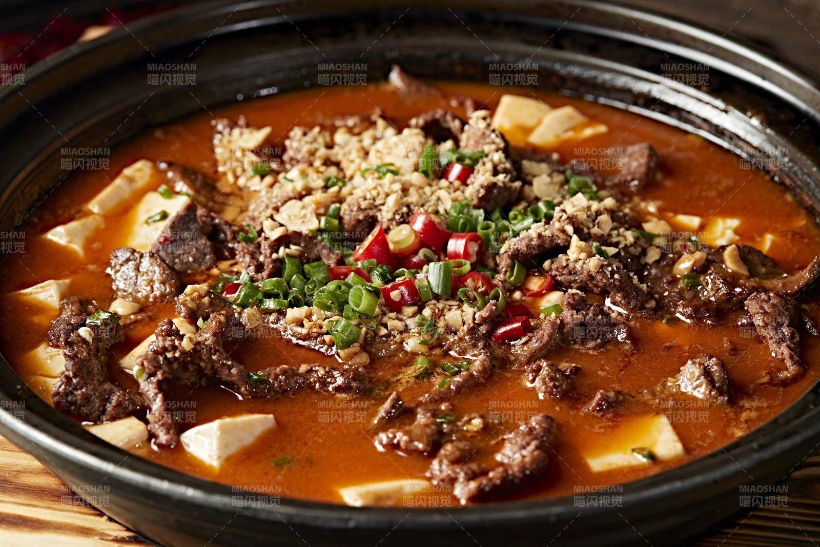 砂鍋水煮牛肉內酯豆腐