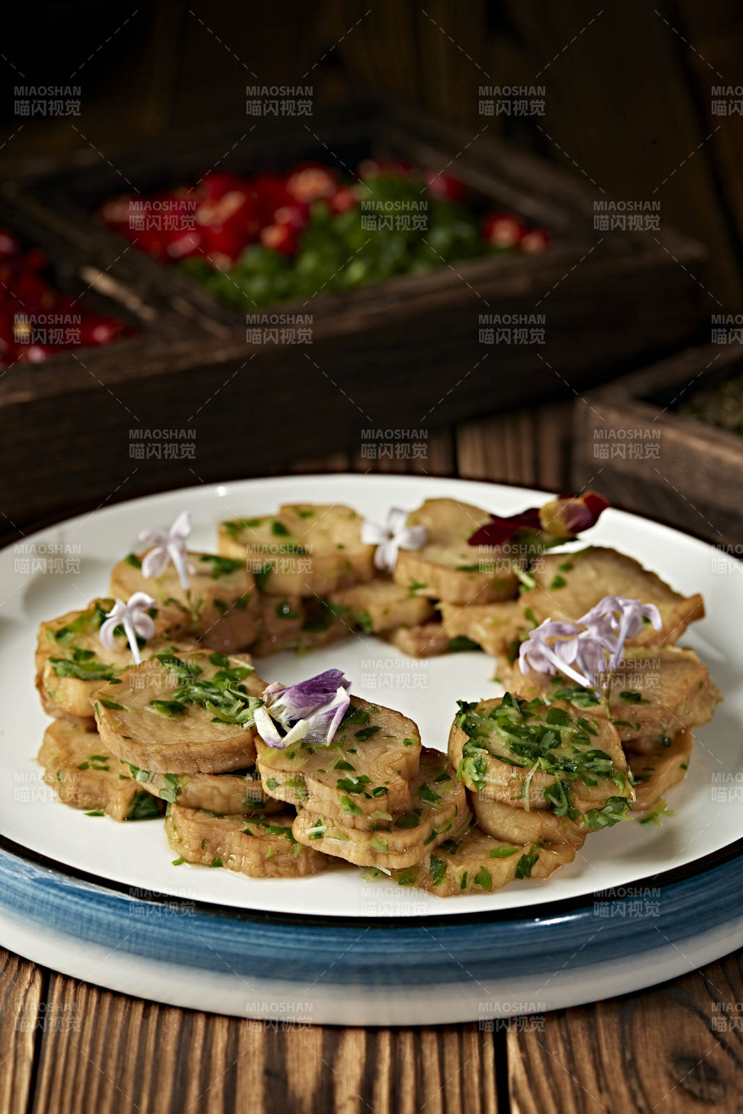 紫苏叶碎凉拌杏鲍菇片