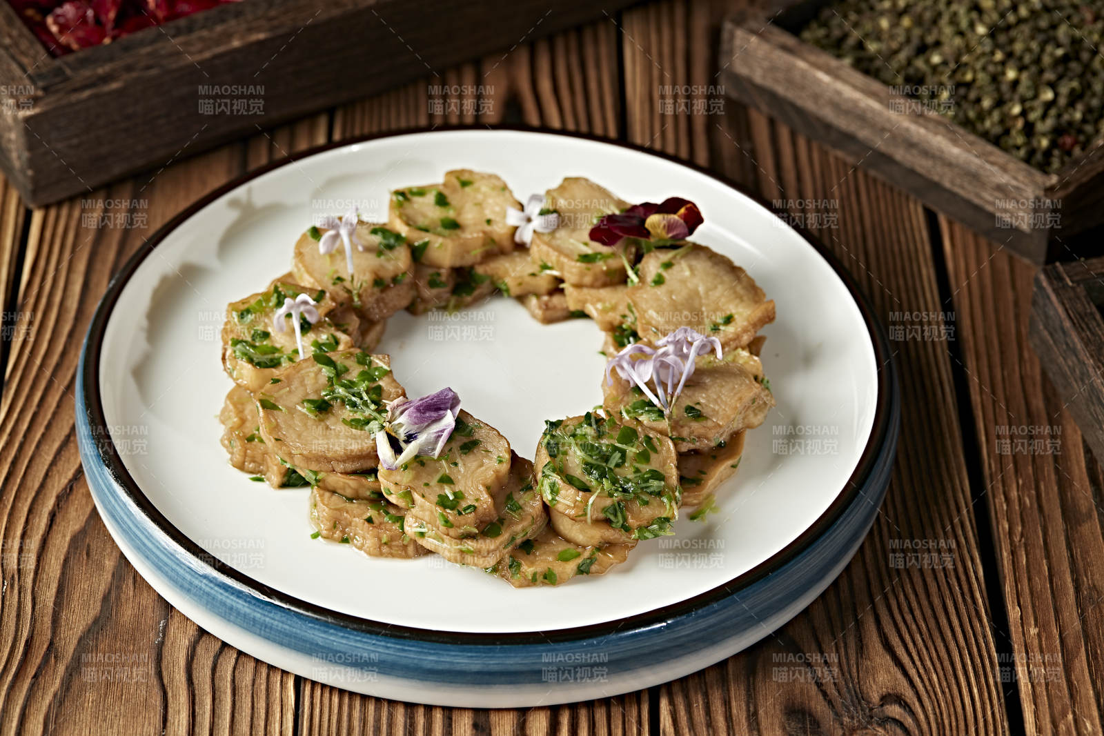 紫苏叶碎凉拌杏鲍菇片