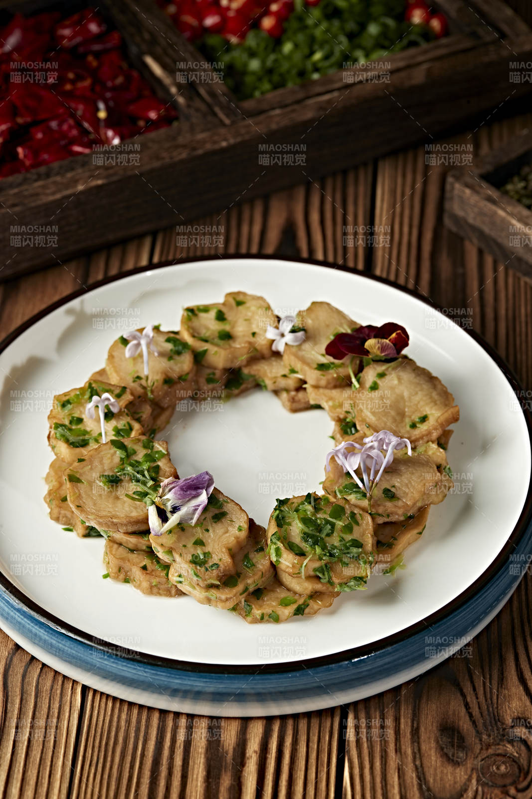 紫苏叶碎凉拌杏鲍菇片