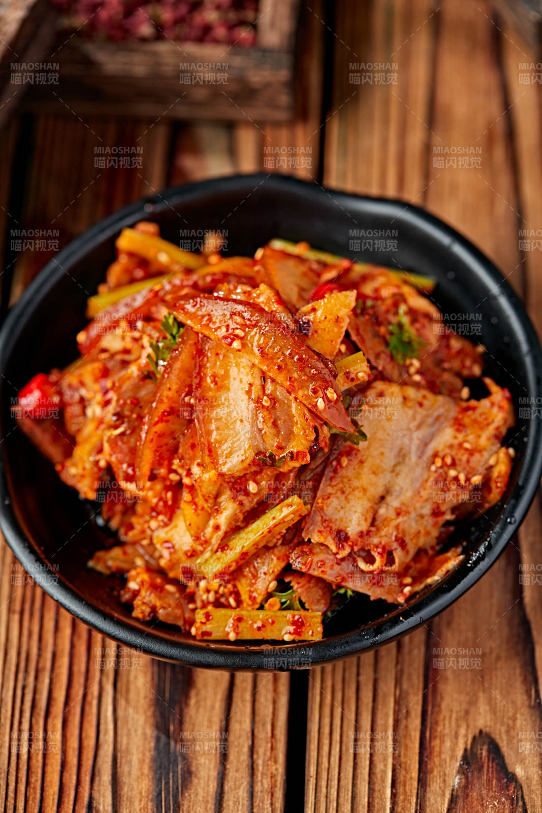 红油香辣烟熏猪五花肉切片