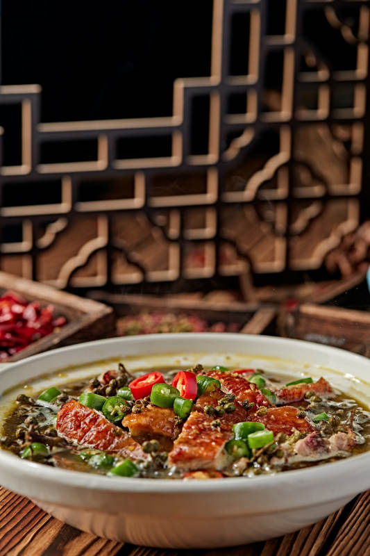 砂锅藤椒椒麻炖老鸭