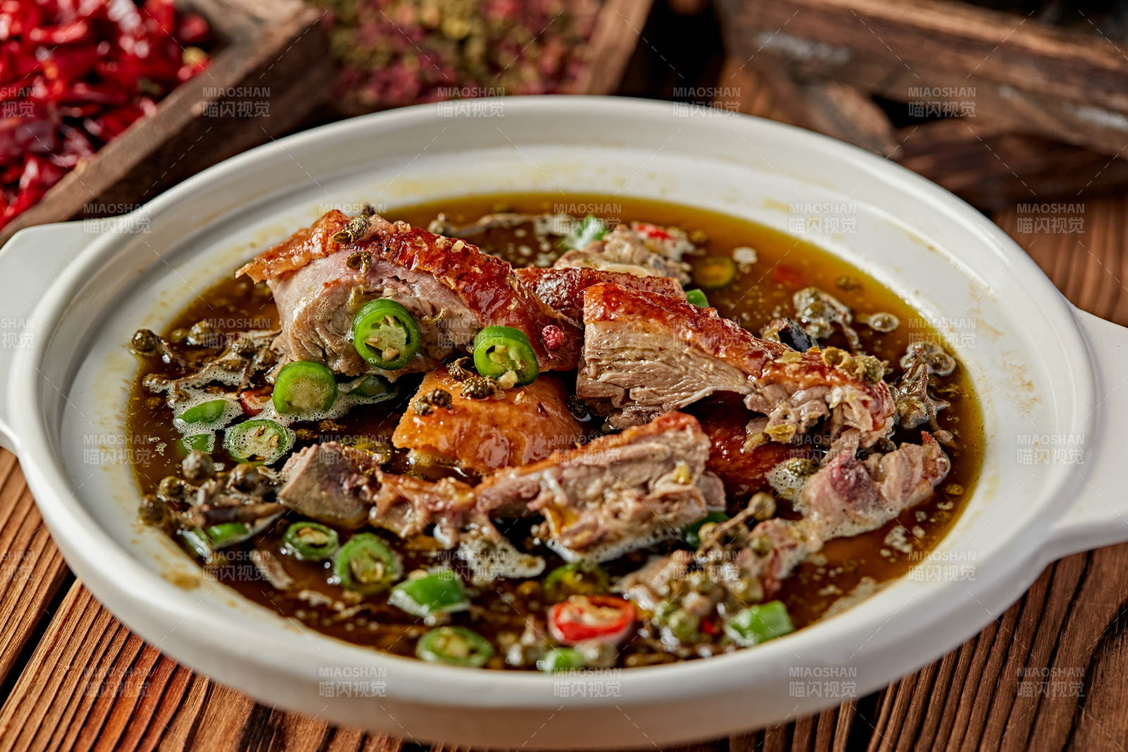 砂鍋藤椒椒麻燉老鴨