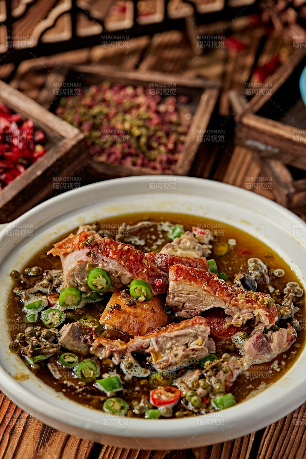 砂鍋藤椒椒麻燉老鴨