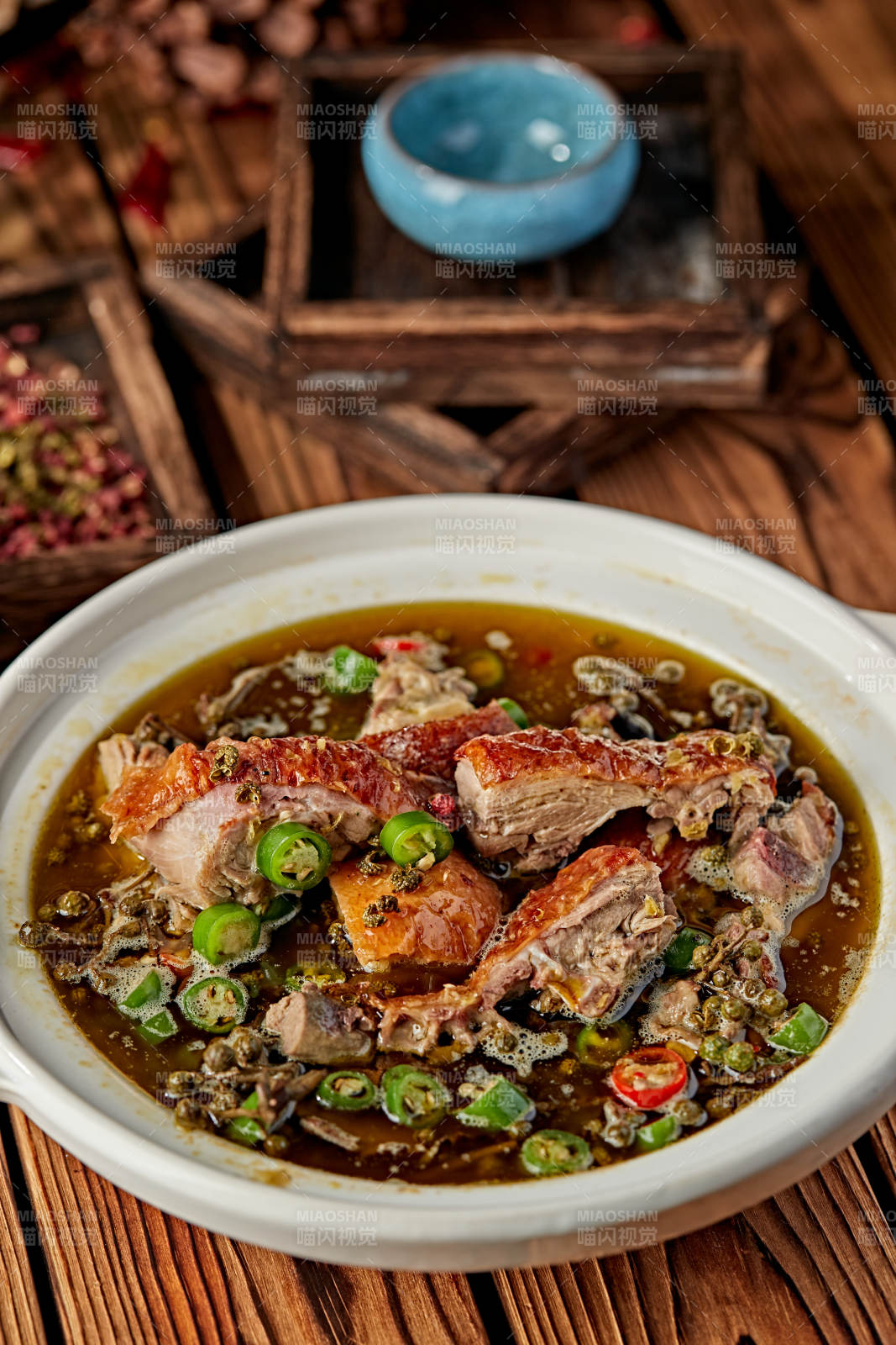 砂鍋藤椒椒麻燉老鴨