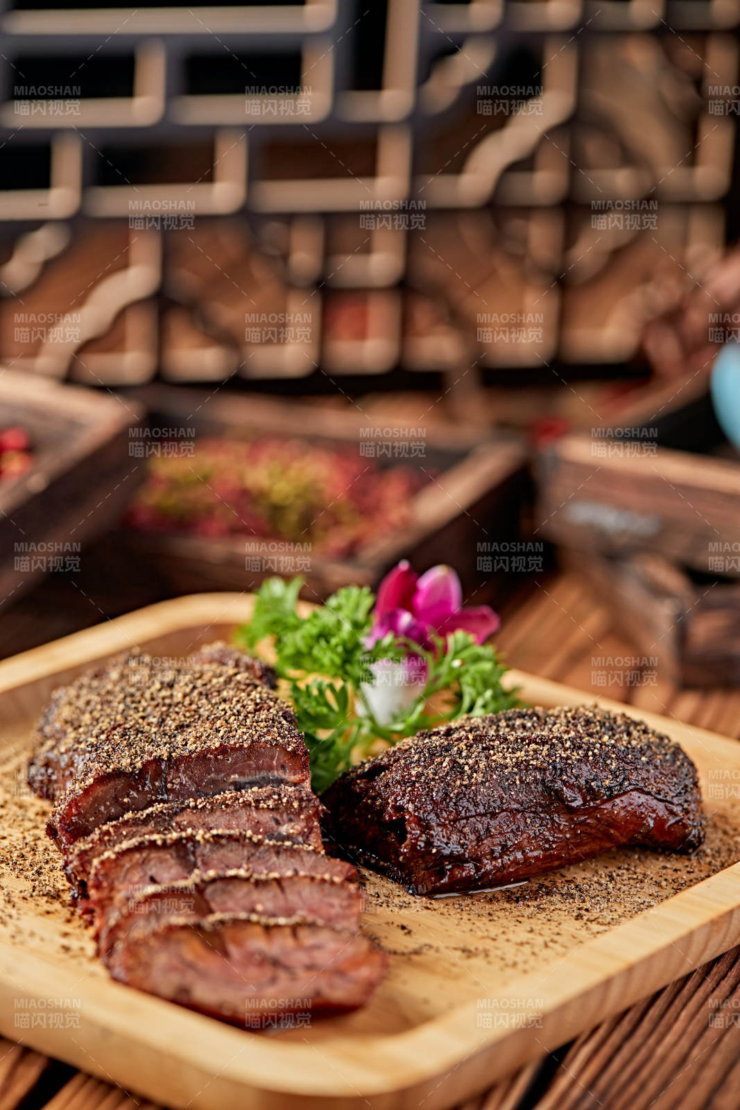 黑胡椒散粉香煎牛腱子